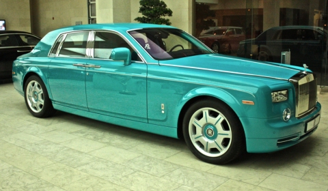 Turquoise Rolls-Royce Phantom in Doha, Qatar