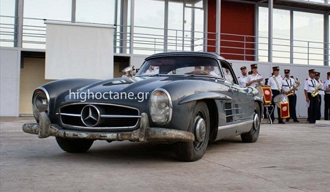 Greek City Auctions Off A 1960 Mercedes 300SL Roadster