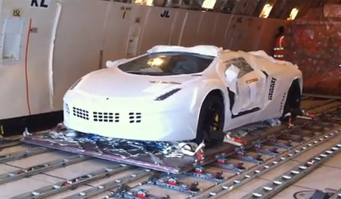 Video: Lamborghini Aventador Offloading from Airplane
