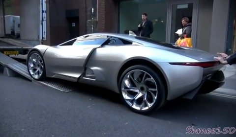 Video Jaguar C-X75 Concept on the Streets of London
