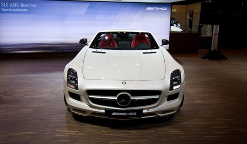 Mercedes SLS AMG Roadster at the 2011 Dubai Motor Show