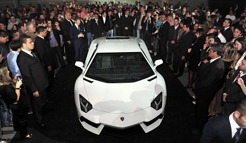 Lamborghini Aventador LP700-4 Debuts in Brazil