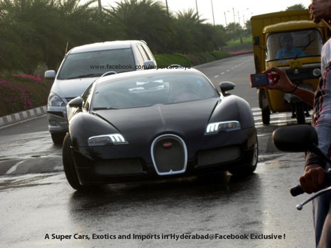 Bugatti Veyron vs Speed Bump