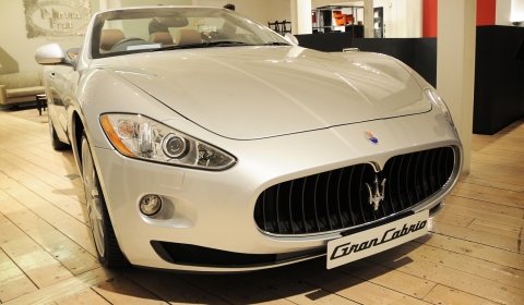 Official Maserati GranCabrio Sport Poltrona Frau