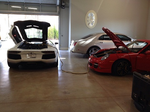 Lamborghini Aventador Jump Starts Porsche 911 Turbo