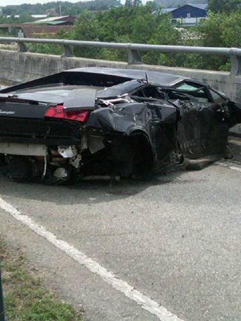 Car Crash Lamborghini Gallardo LP560-4 Wrecked in Subang Malaysia 02