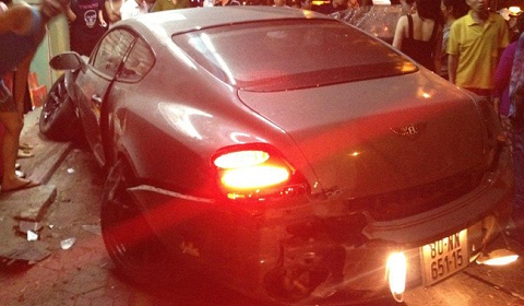 Bentley Continental Supersports Wrecked in Vietnam