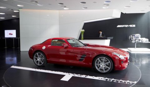 Mercedes-AMG Opens Beijing Sanlitun AMG Performance Center