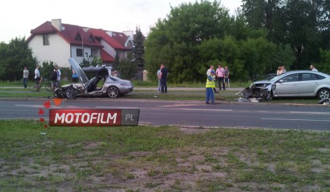 Car Crash Ford Mondeo Hits Mercedes-Benz SLS AMG in Warsaw Poland 01