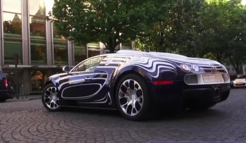 Video Bugatti Veyron Grand Sport LOr Blanc Driving Through Paris