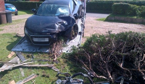 Car Crash Audi R8 with Special Plate Written Off in UK 01