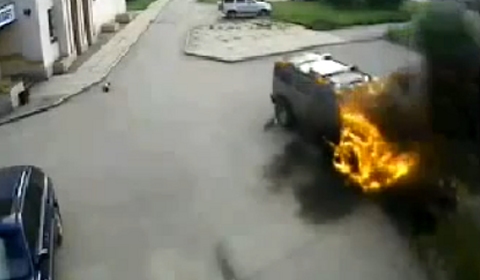 Video Hummer Set on Fire in Russia