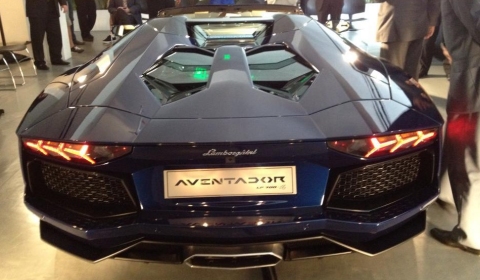 Private Release 2013 Lamborghini Aventador Roadster Shows Roof Construction 01