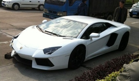 Lamborghini Aventador Crash