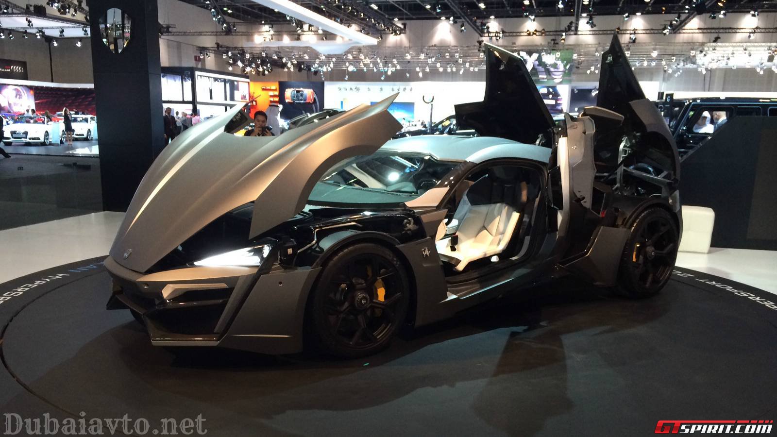 Lykan hypersport блэк раша. Дубай автосалон гиперкар. Lykan. Гиперспорт Крым.