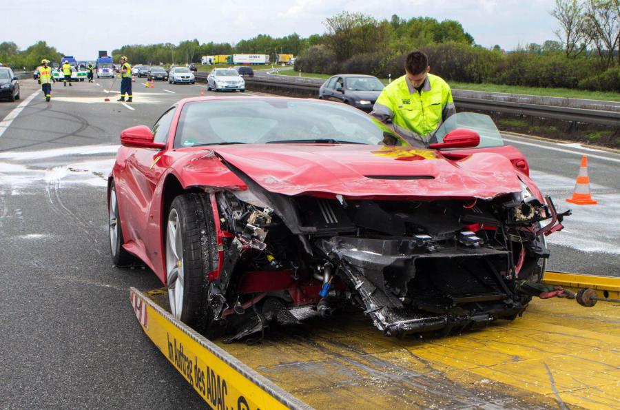 Ferrari LAFERRARI crash