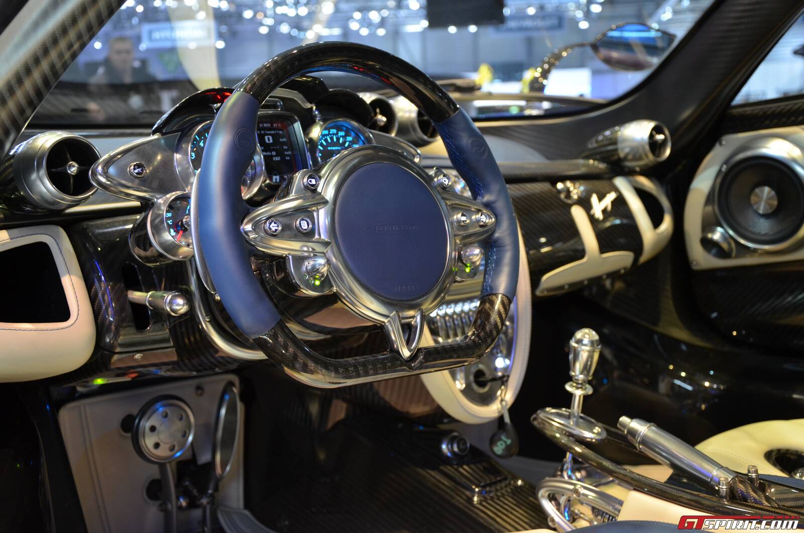 Pagani Zonda Huayra салон