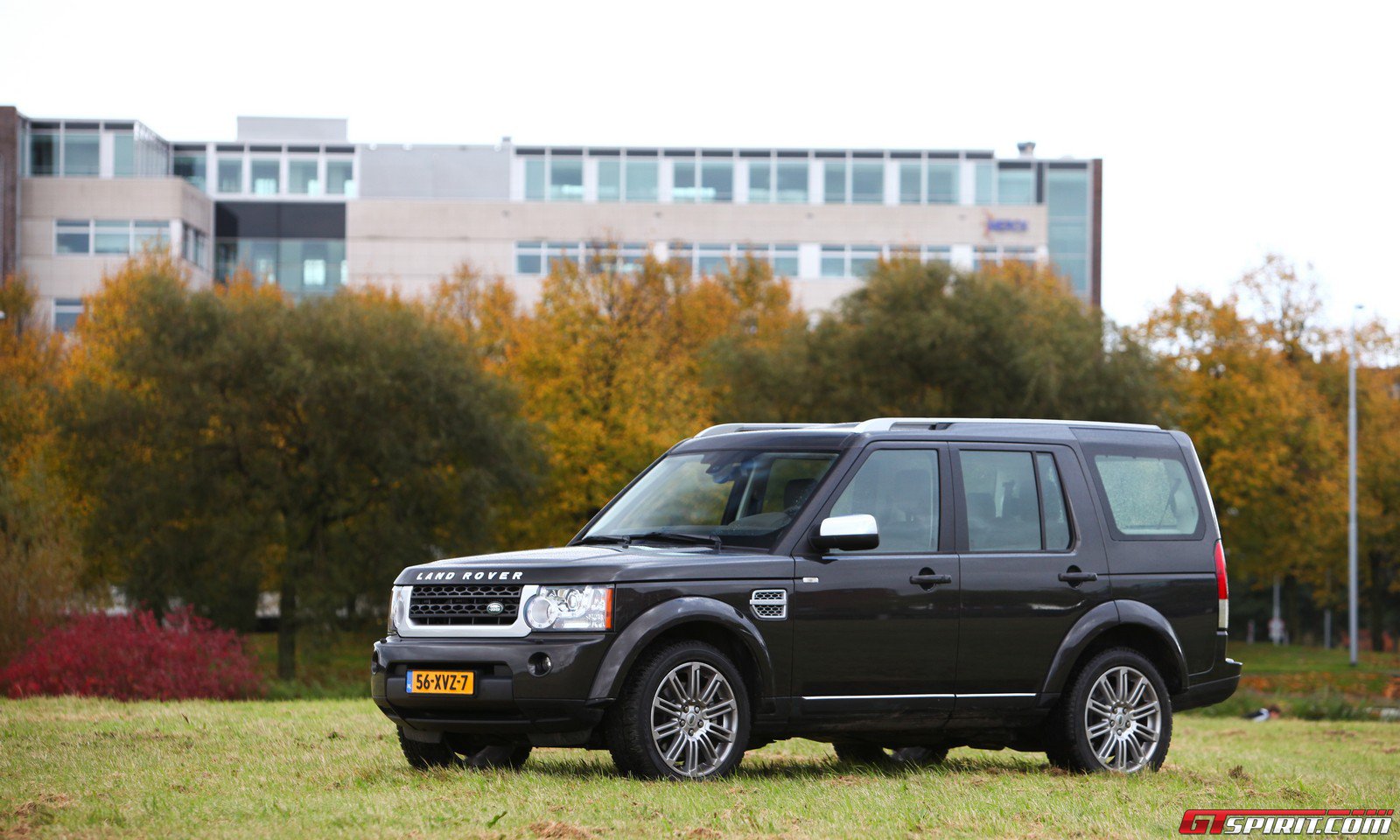 Дискавери ростов на дону. Land Rover Discovery 4 r20. Land Rover Discovery 4 HSE Luxury. Ленд Ровер Дискавери 2012. Ленд Ровер Дискавери 3.