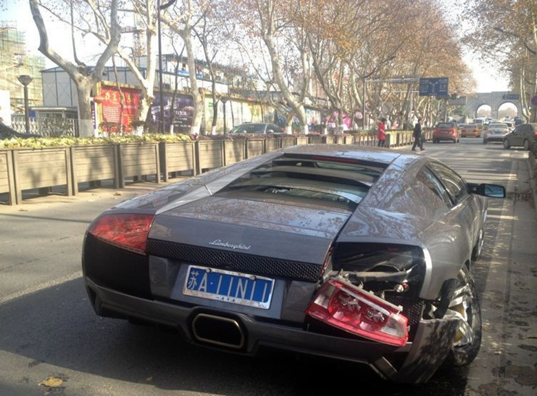 Lamborghini авентадор разбитой