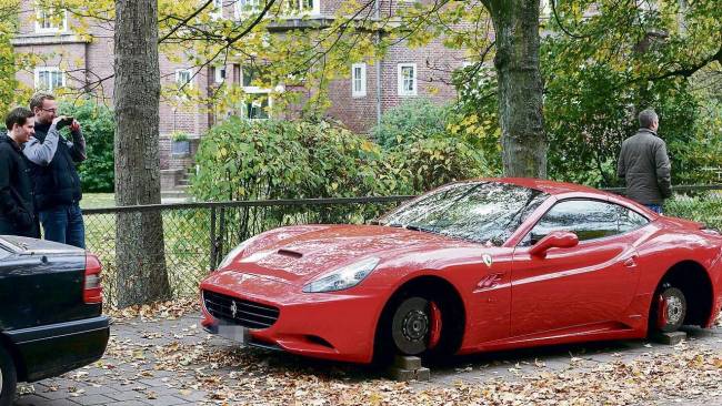 https://www.gtspiritmedia.com/gtspirit/uploads/2013/10/Ferrari-California-3.jpg