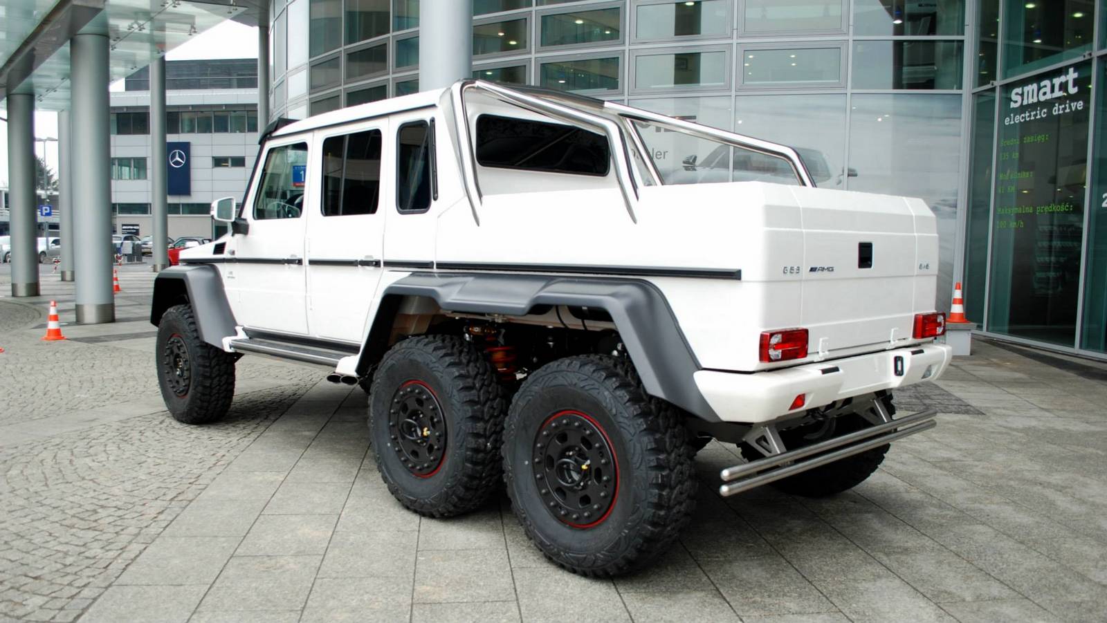 Mercedes AMG 6x6 белый