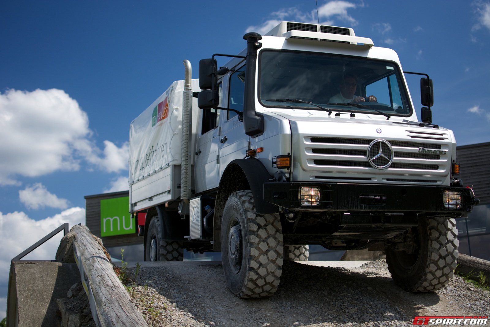 Mercedes Benz Unimog 2020