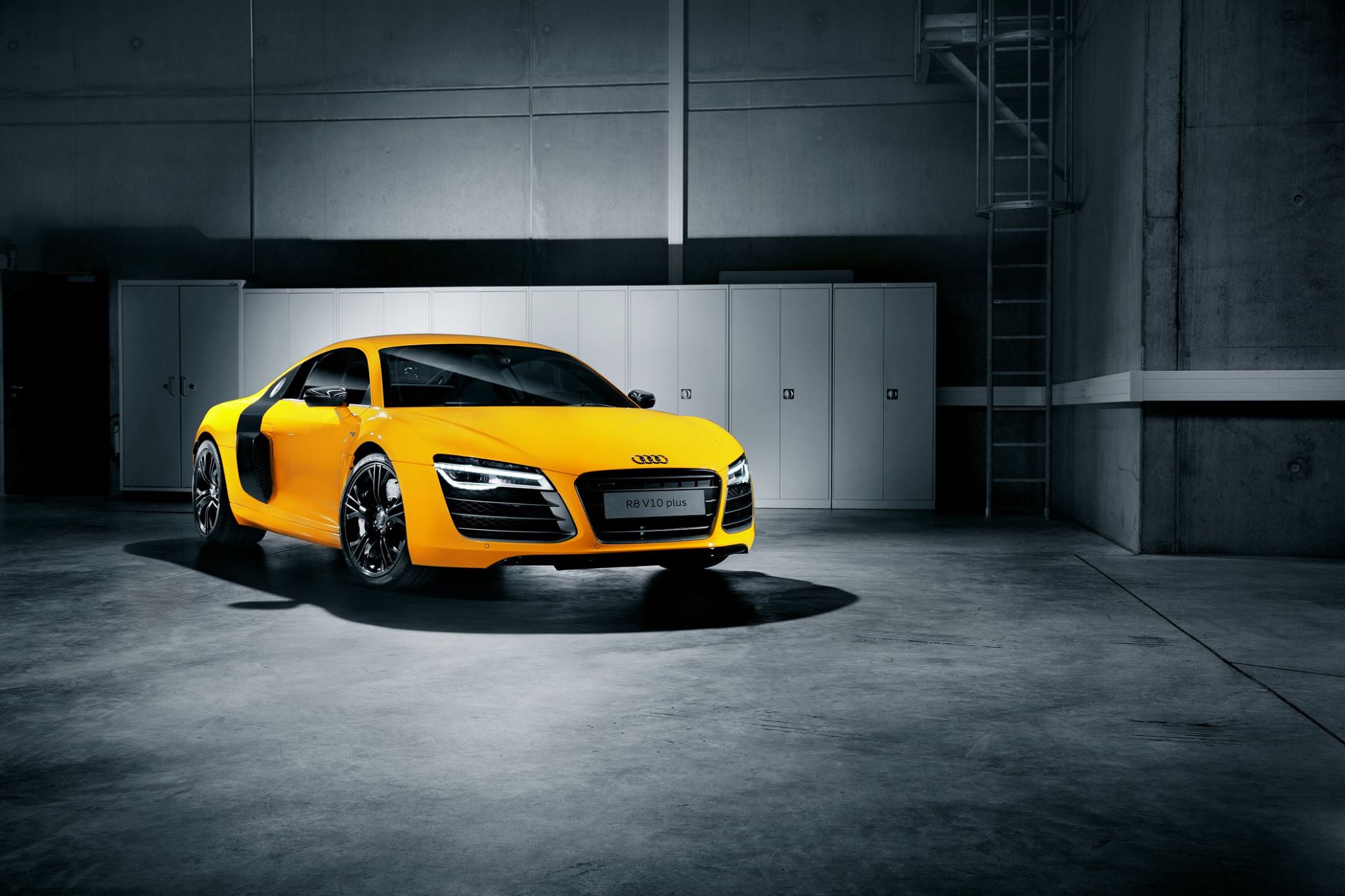Audi r8 желтая