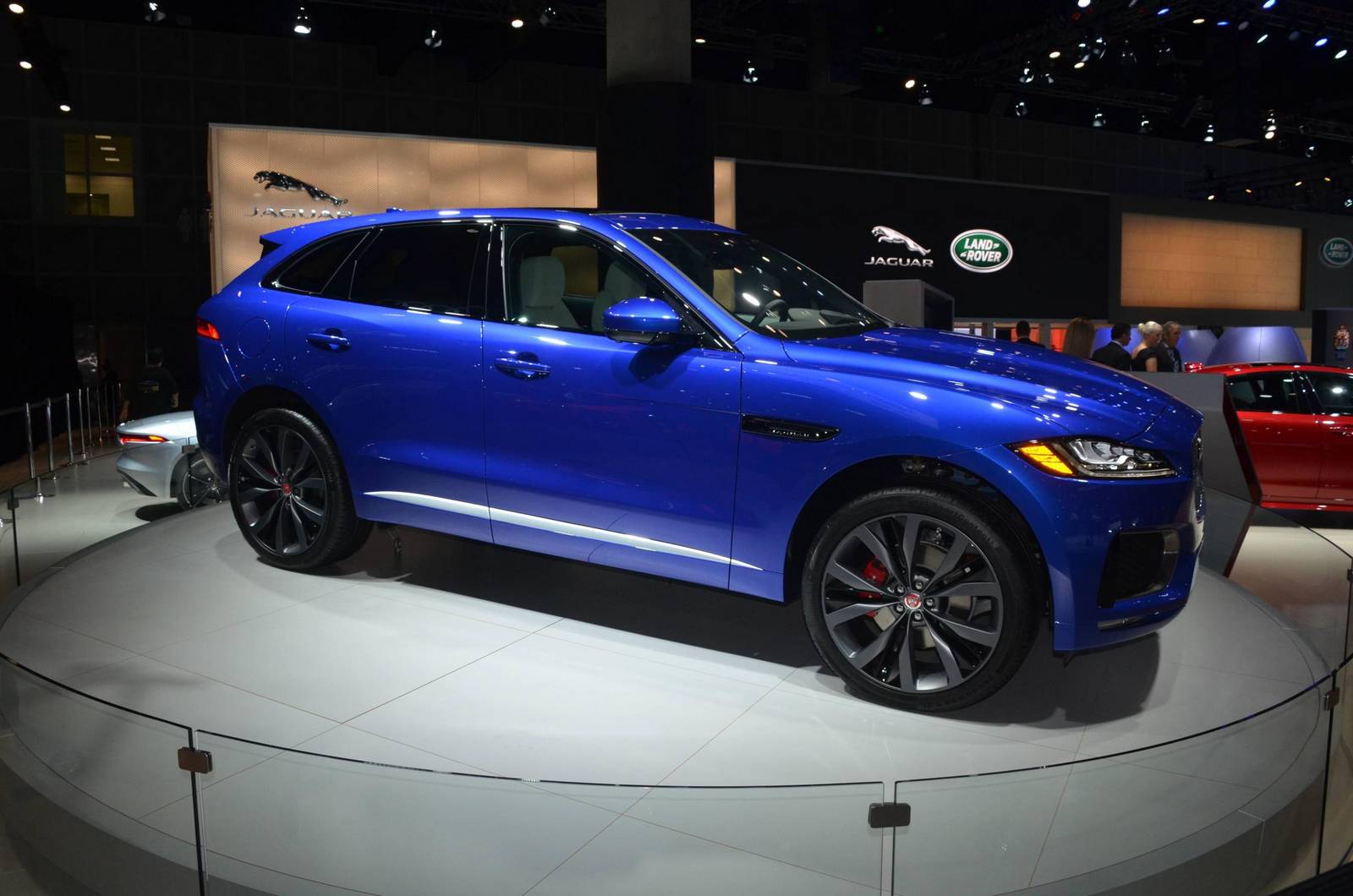 Ягуар f Pace 2015