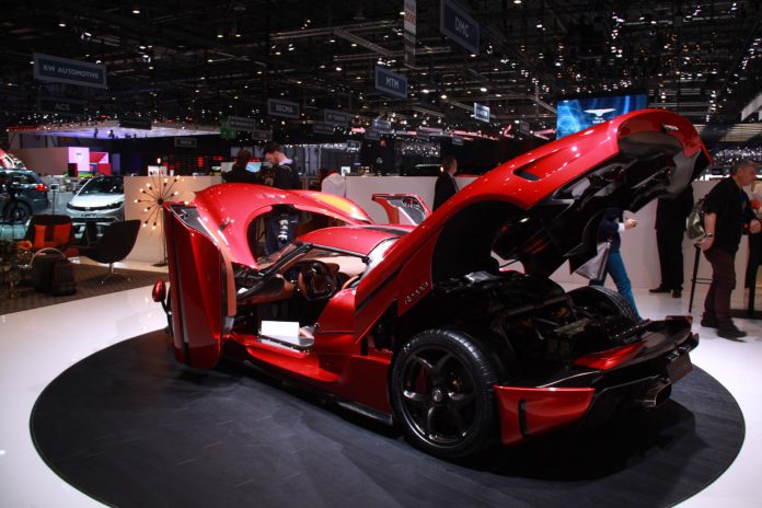 Keninseng машина Regera