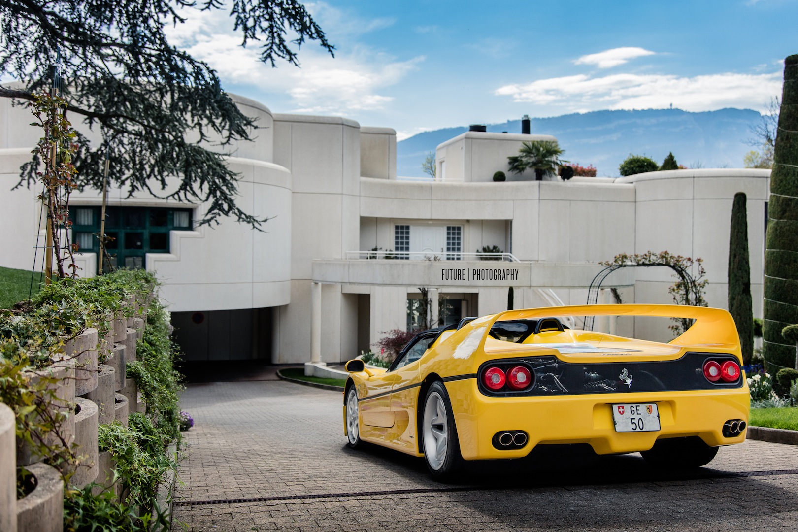 Ferrari f50 gt желтая