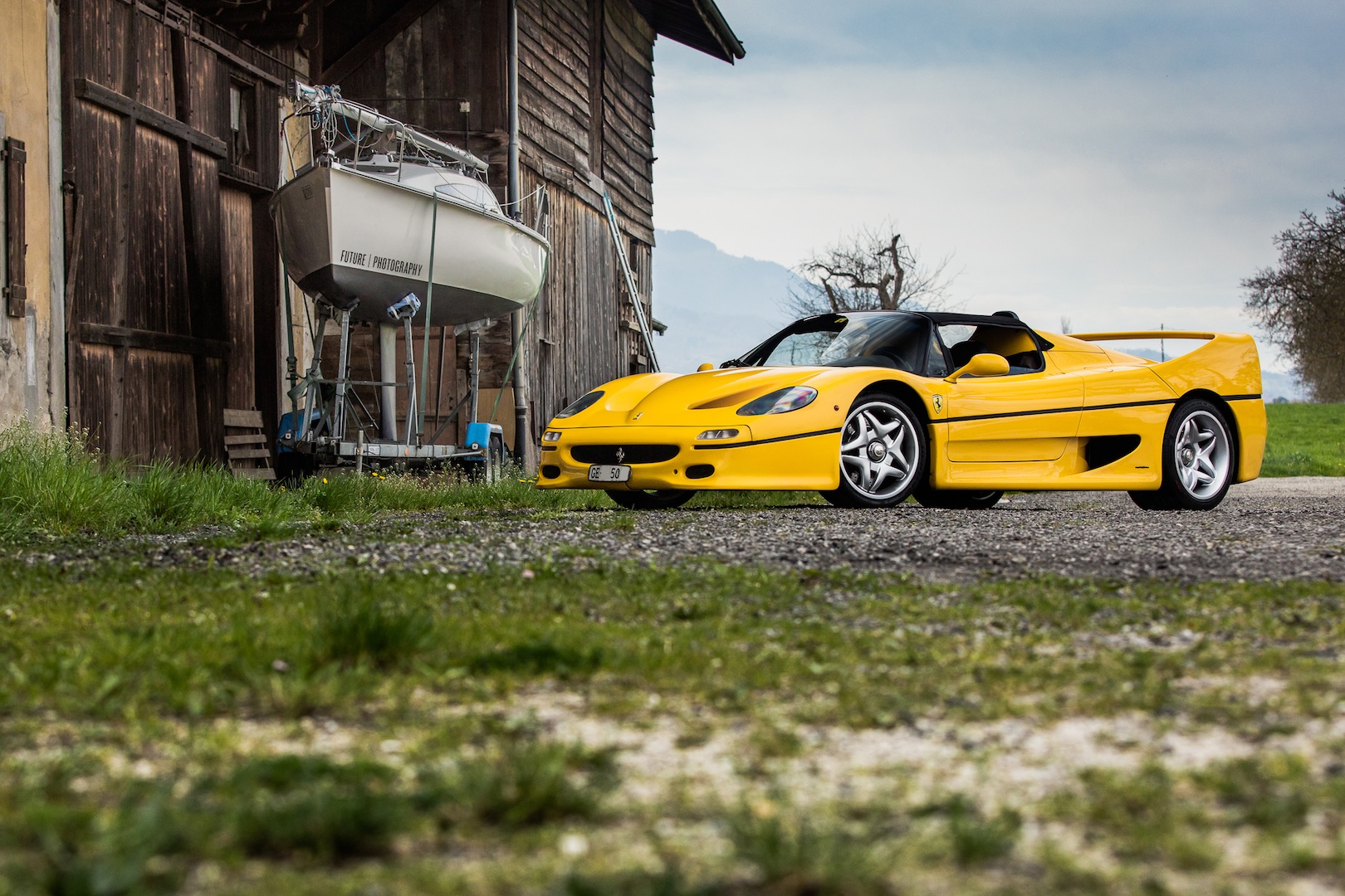 Ferrari f50 gt желтая
