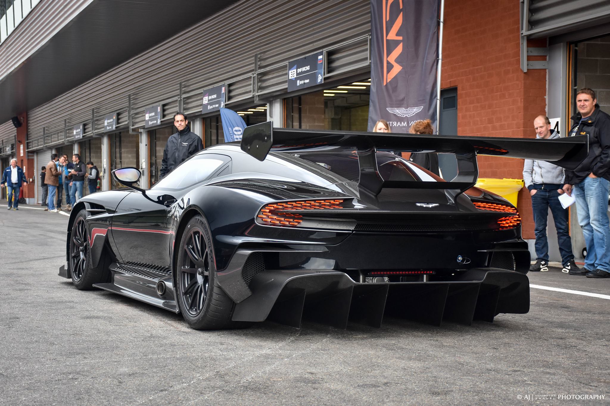 Aston Martin Vulcan 2015 2022